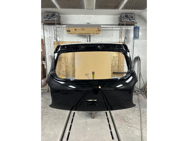 スズキ　クロスビー　リアゲート新品交換　塗装