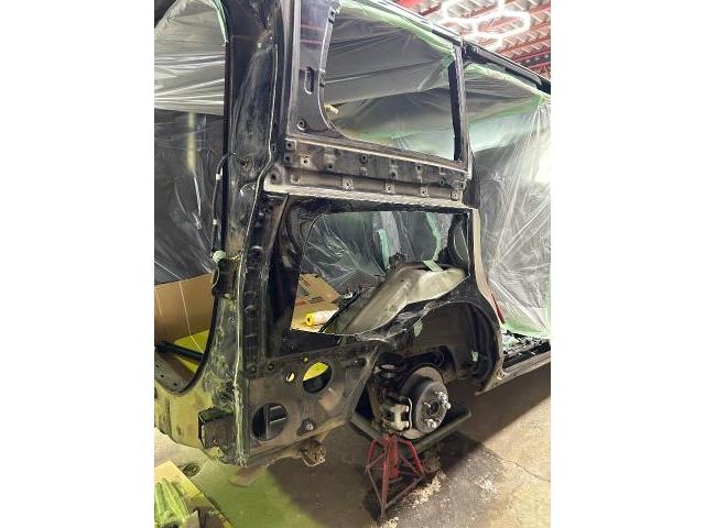 トヨタ　エスクァイア　右クォーターパネル交換