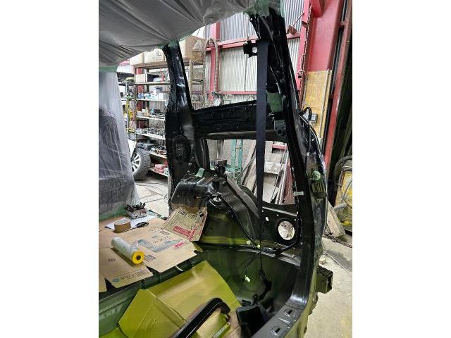 トヨタ　エスクァイア　右クォーターパネル交換
