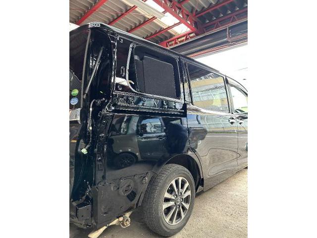 トヨタ　エスクァイア　右クォーター塗装