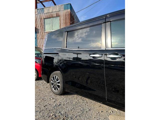 トヨタ　エスクァイア　右クォーター塗装