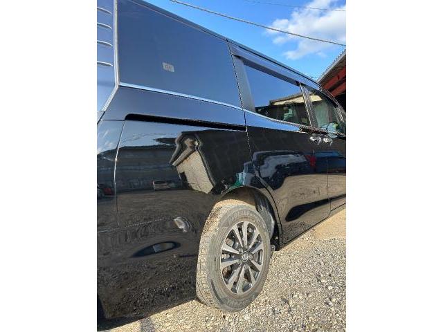 トヨタ　エスクァイア　右クォーター塗装