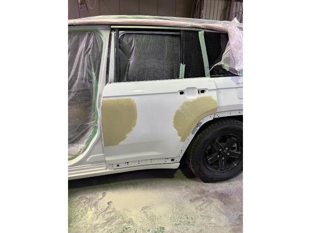 クライスラー・ジープ　ジープ・グランドチェロキー　左側面　鈑金　部品交換