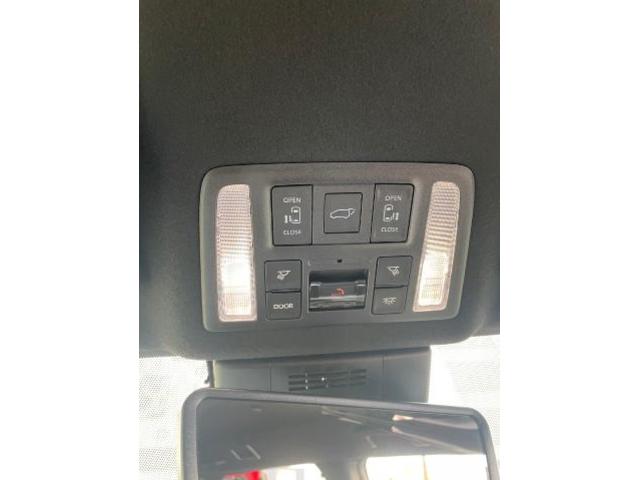 トヨタ　ノア　LEDルームランプ交換、カーテシーランプ取り付け