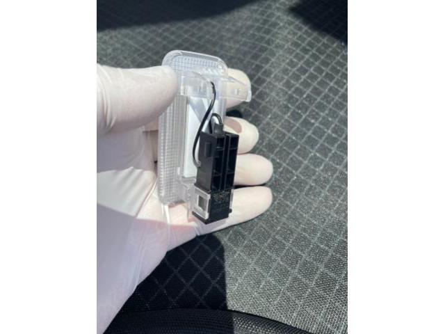 トヨタ　ノア　LEDルームランプ交換、カーテシーランプ取り付け