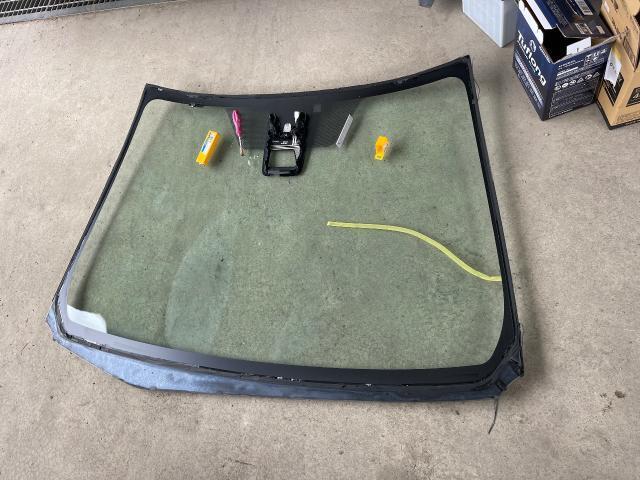 トヨタアクア　フロントガラス交換　自動車ガラス専門店　車のガラス行田市　埼玉県　お気軽にお問合せください　行田市熊谷市埼玉県深谷市本庄市鴻巣市北本市桶川市上尾市さいたま市久喜市白岡市蓮田市東松山市坂戸市群馬県茨城県東京都