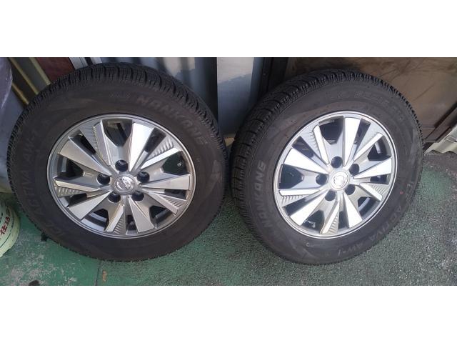 日産 セレナ ハイブリッド 15インチスタッドレスタイヤ 脱着