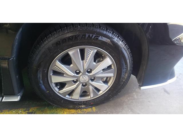 日産 セレナ ハイブリッド 15インチスタッドレスタイヤ 脱着