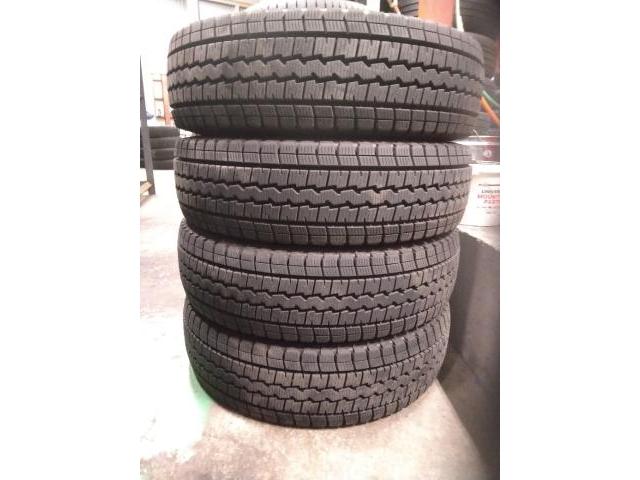 メルセデス・ベンツ　100D 15インチ中古スダッレスタイヤ持ち込み交換