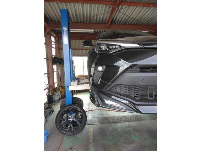トヨタ　Ｃ－ＨＲ　ハイブリッド　ＳＵＶ タイヤローテーション＋エンジンオイル交換