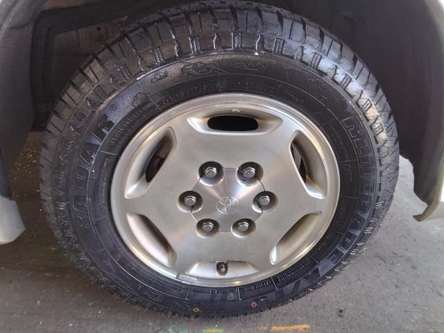 トヨタ　グランビア　15インチ新品タイヤ持ち込み交換
