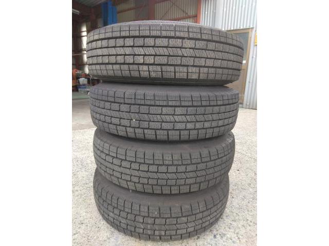 トヨタ　ハイエースバン　貨物車　15インチ中古LTスタッドレスタイヤ持ち込み交換