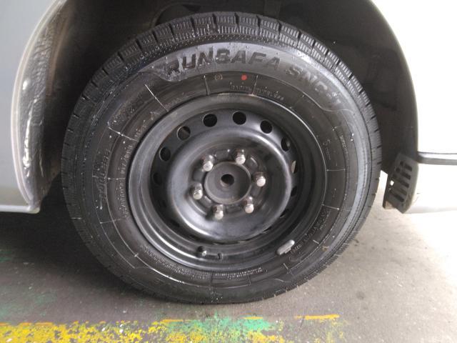 トヨタ　ハイエースバン　貨物車　15インチ中古LTスタッドレスタイヤ持ち込み交換