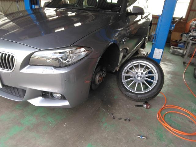 ＢＭＷ　５シリーズ　スタッドレスタイヤ　脱着作業