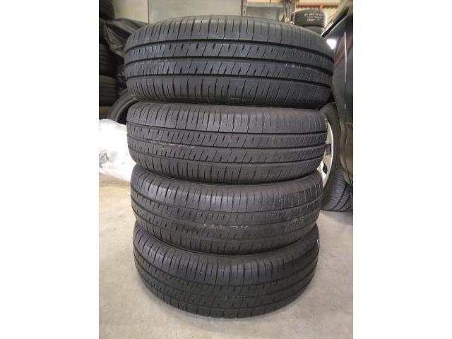 トヨタ　プリウスハイブリッド　15インチ中古タイヤ持ち込み交換