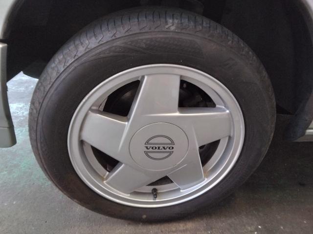 ボルボ　２４０エステート　バルブ交換作業