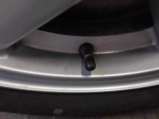 ボルボ　２４０エステート　バルブ交換作業