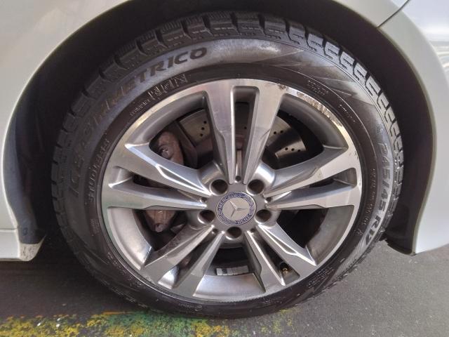 メルセデス・ベンツ　Ｅクラスステーションワゴン　17インチ中古スタッドレスタイヤ持ち込み交換