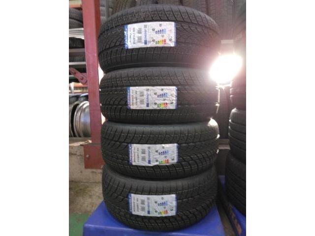 日産　リーフ　17インチ新品スタッドレスタイヤ持ち込み交換