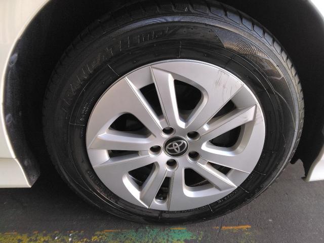 トヨタ　プリウスハイブリッド　15インチ中古タイヤ持ち込み交換