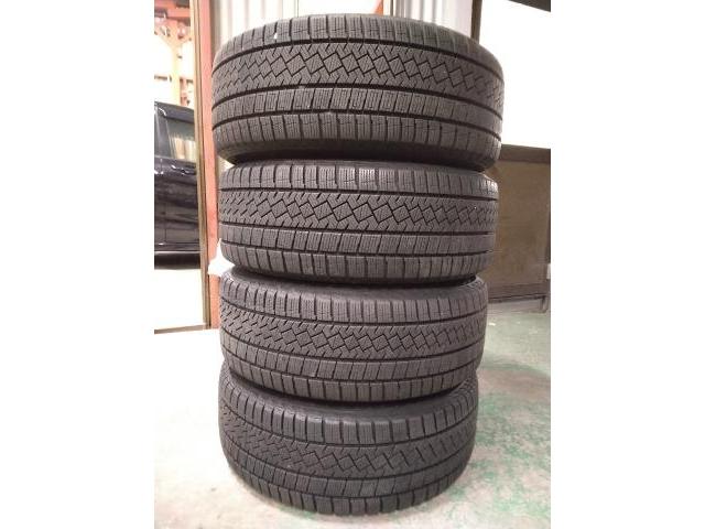 トヨタ　クラウンハイブリッド　18インチ中古スタッドレスタイヤ持ち込み交換