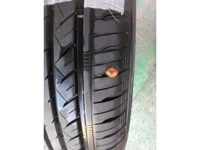 トヨタ　ノア　ミニバン　メンテナンス・日常点検　パンク修理作業