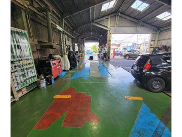 奥側エーミングスペース～アライメントスペース～車検ライン