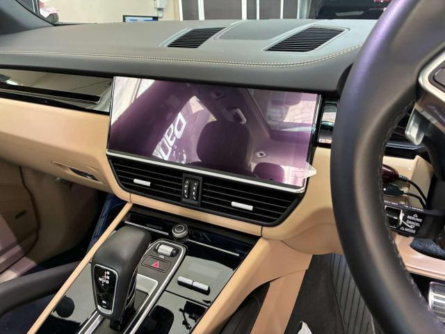 ポルシェ　カイエン　その他電装系取付　デジタルインナーミラーなど取り付けさせていただきました。