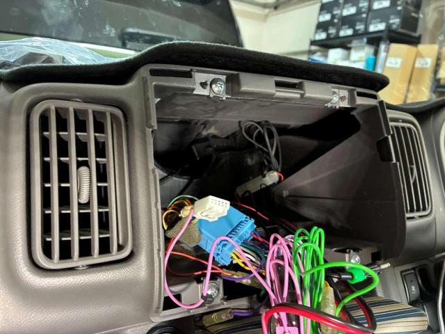 スズキ　エブリイ　その他電装系取付　carrozzeriaフローティングナビの取付をさせていただきました。