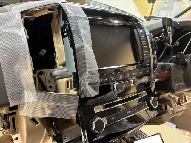 トヨタ　ランドクルーザー　セキュリティ取付　TVキャンセラーの取り付けをさせていただきました。