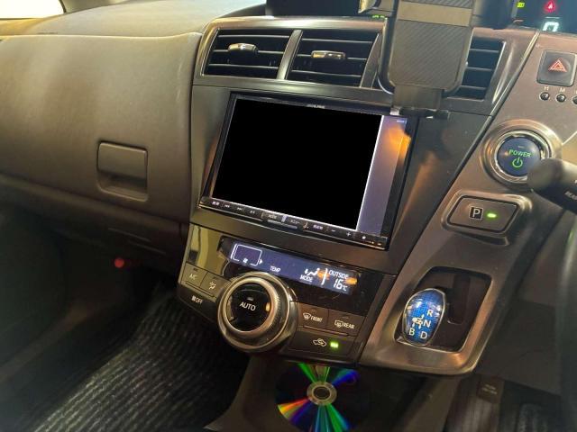 トヨタ　プリウスα　その他電装系取付　CN-F1X10C1Dの取り付けをさせていただきました。