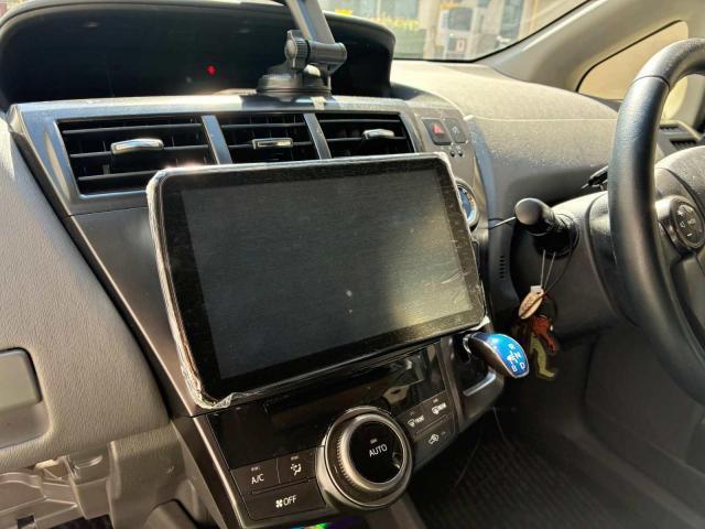 トヨタ　プリウスα　その他電装系取付　CN-F1X10C1Dの取り付けをさせていただきました。