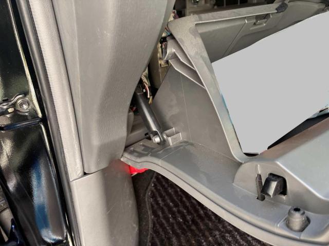 トヨタ　プリウスα　その他電装系取付　CN-F1X10C1Dの取り付けをさせていただきました。