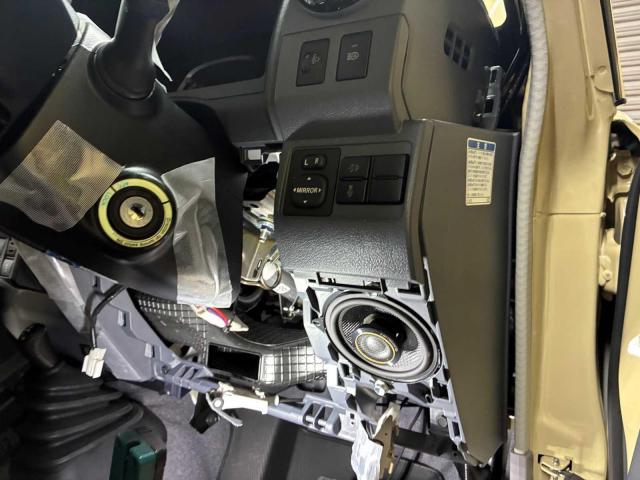 トヨタ　ランドクルーザー７０　その他電装系取付　ナビスピーカーカメラETC等　拡張、取付を行わせていただきました。