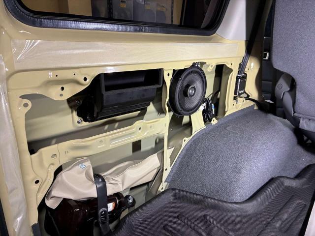 トヨタ　ランドクルーザー７０　その他電装系取付　ナビスピーカーカメラETC等　拡張、取付を行わせていただきました。