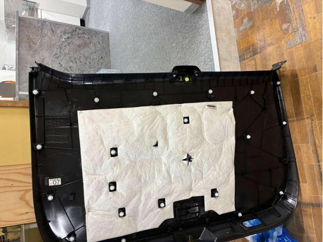 トヨタ　ヴェルファイアハイブリッド　その他電装系取付　デジタルインナーミラー　リアリフレクター　DVDプレーヤーの取り付けをさせていただきました。