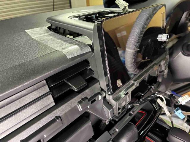 ホンダ　ヴェゼル　デジタルインナーミラー取付 TVキャンセラー取り付けご依頼いただきました。