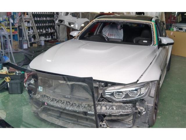 豊田市　BMW M3 バンパー　キズ　へこみ　修理　フロントガラス　飛び石　ガラス交換　保険　事故修理　愛知県　豊田市　みよし市　日進市　長久手市　名古屋市　東郷町　岡崎市　刈谷市　知立市　バンパー修理　三河　