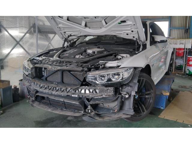 豊田市　BMW M3 バンパー　キズ　へこみ　修理　フロントガラス　飛び石　ガラス交換　保険　事故修理　愛知県　豊田市　みよし市　日進市　長久手市　名古屋市　東郷町　岡崎市　刈谷市　知立市　バンパー修理　三河　