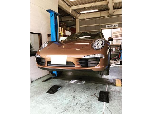 ポルシェ911エンジンオイル交換作業