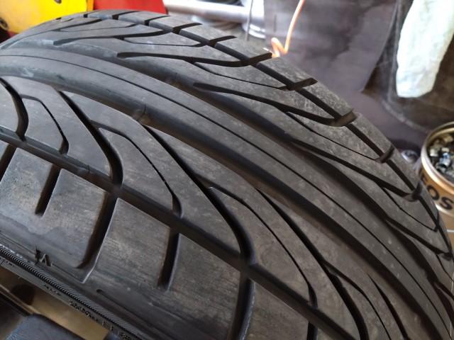 厚木市　トヨタ プリウス　中古タイヤ 215/45R17　4本