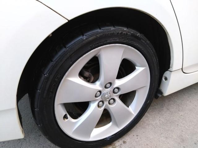 厚木市　トヨタ プリウス　中古タイヤ 215/45R17　4本