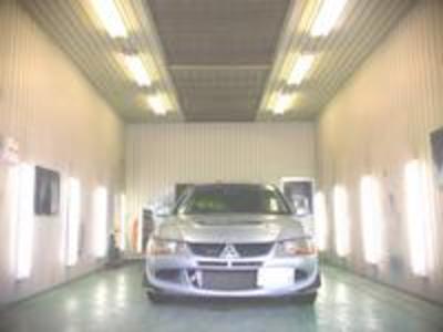 自社塗装ブースも完備