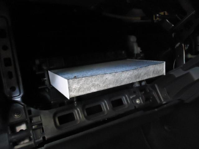 ホンダ シャトル エアコンフィルター交換