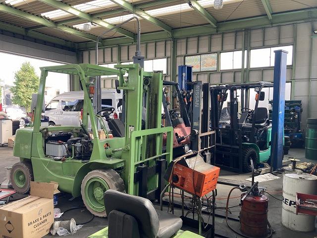 フォークリフトについてもお気軽にご相談下さい。販売・整備実績多数ございます。