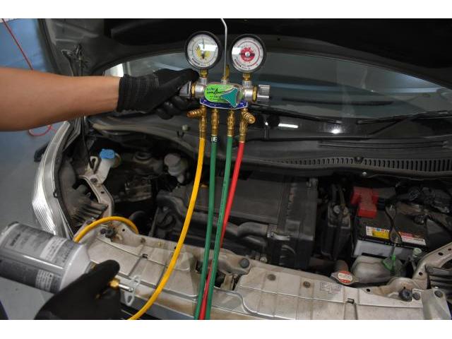 日産ルークス　エアコンガス補充、ボディ磨き①