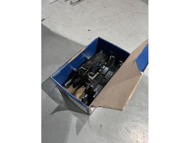 ジープ　グランドチェロキー　ブレーキパッド交換　