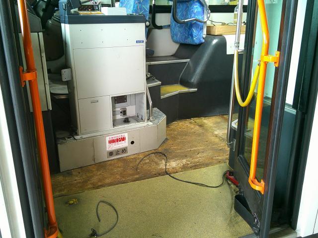 路線バス　フロア張替え
上益城郡　御船町　益城町　熊本市南区　東区　中央区　西区　北区　宇土市　宇城市　嘉島町　菊陽町　合志市　大津町　他地域のお客様も大歓迎です！