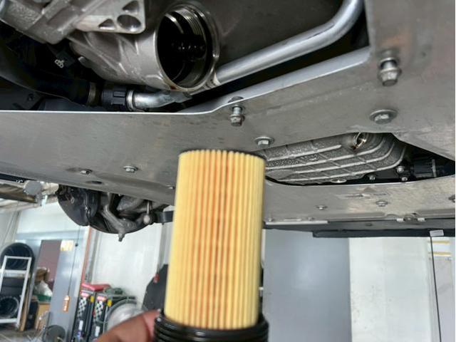 アストンマーティン 点検 エンジンオイル交換 熊本県 熊本市 北区 中央区 西区 東区 南区 合志市 菊池市 菊陽町 大津町 植木町 山鹿市 玉名市 玉名郡 菊池郡 玉東町 植木町 山鹿市