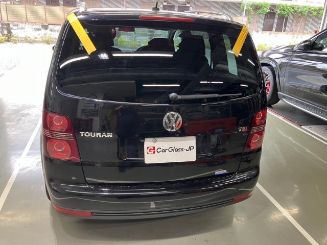 フォルクスワーゲン ゴルフトゥーラン【リアガラス交換】ガラス交換 撥水 カーフィルム エーミング アライメント さいたま市周辺 中央区 大宮区 見沼区 緑区 浦和区 北区 西区 桜区 南区 岩槻区 その他地域の方もご相談下さい！